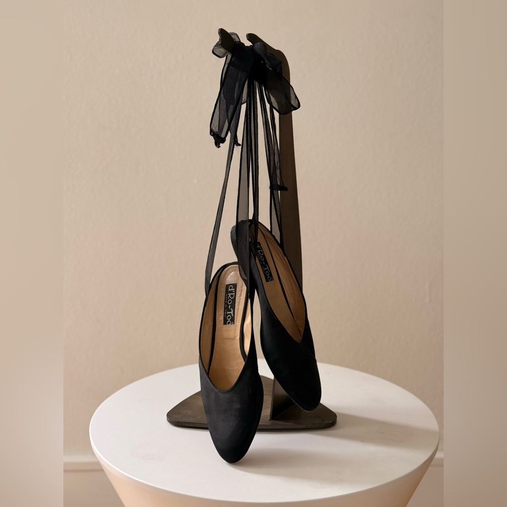 Chic Black Flats with Ribbon Detail